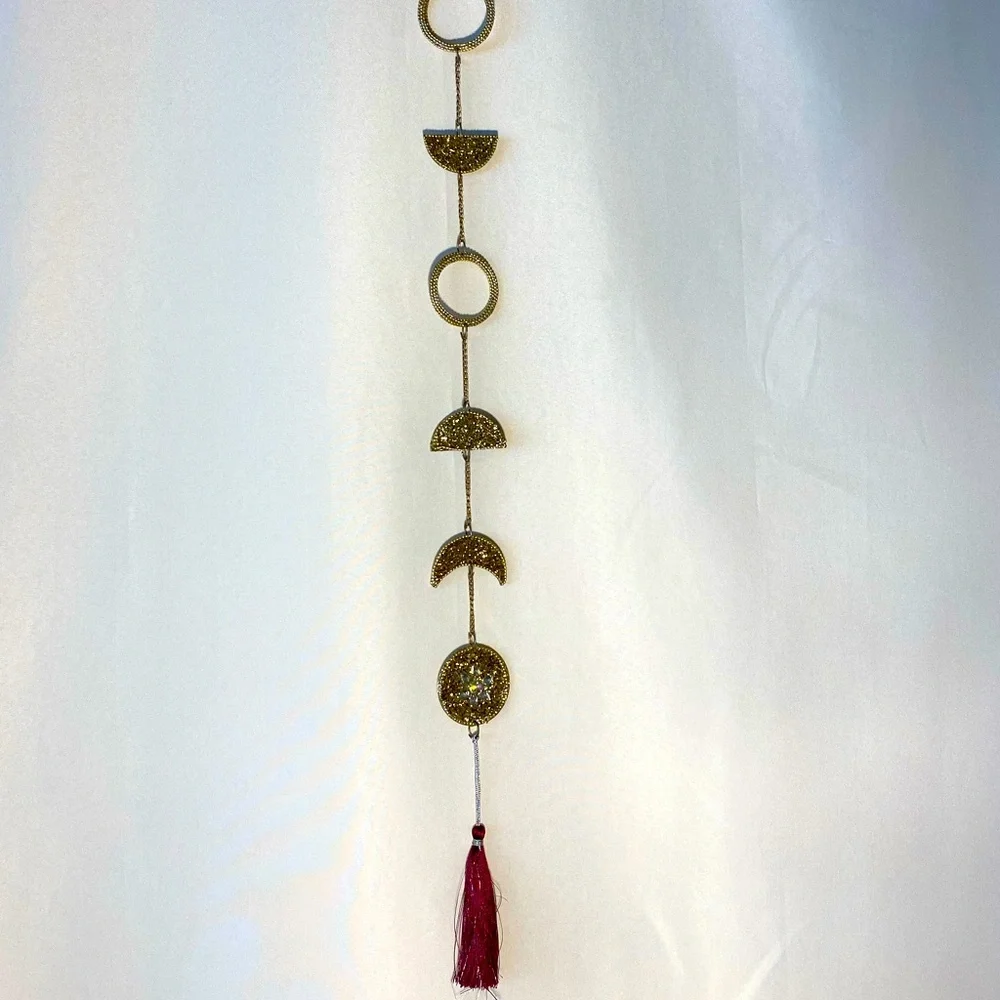 Decorative Chain Wall Room Accent in gold purple colors
